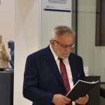 4 Pan Wójt Tadeusz Gałązka czytający