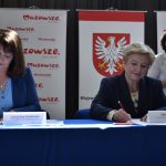 Dwie kobiety przy stole