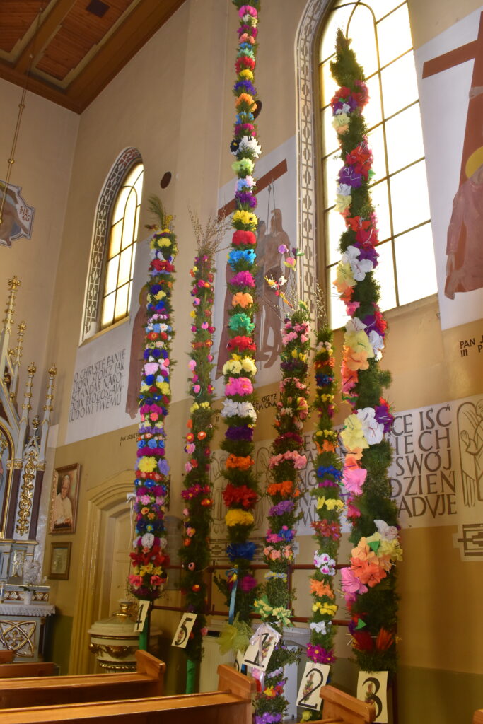 Palmy wielkanocne w kościele