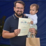 mężczyzna z dzieckiem