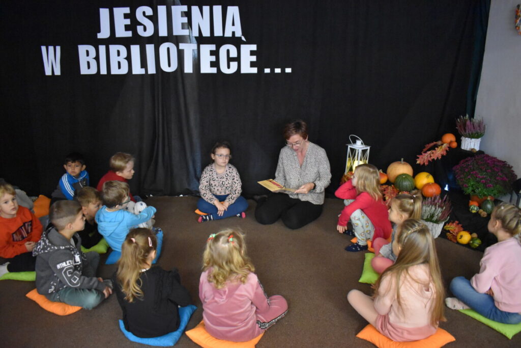 W czwartkowy ranek Gminna Biblioteka Publiczna przyjęła dwie grupy uczniów ze Szkoły Podstawowej im. Marii Kownackiej z Mlęcina.