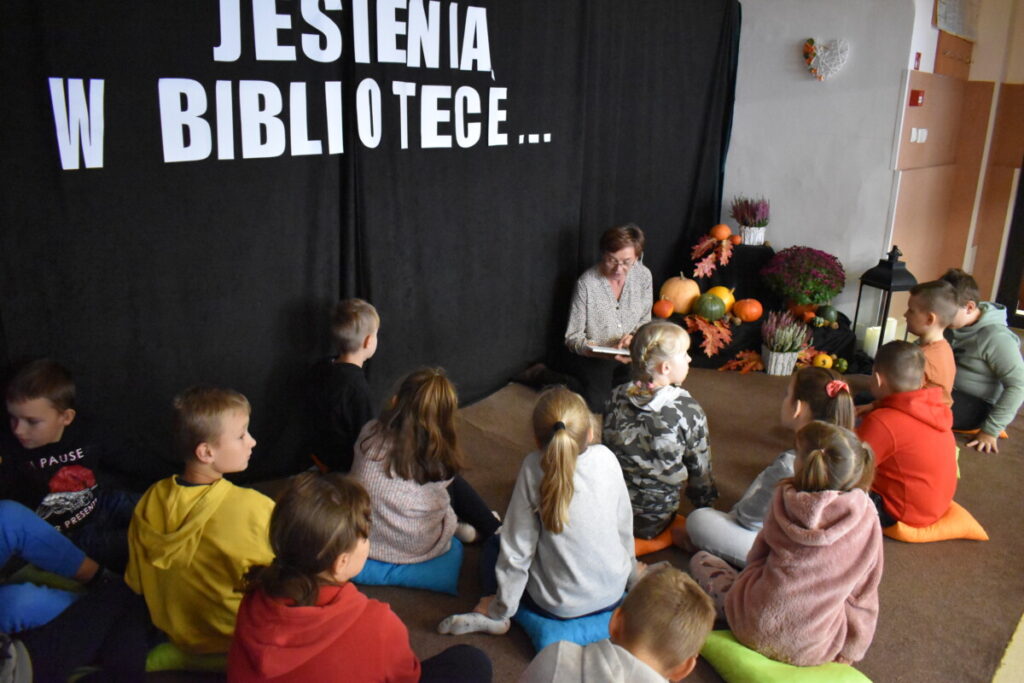 W czwartkowy ranek Gminna Biblioteka Publiczna przyjęła dwie grupy uczniów ze Szkoły Podstawowej im. Marii Kownackiej z Mlęcina.