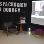 Jesienne wieczory sprzyjają refleksji, to czas na wspomnienia. 2 listopada w taką sentymentalną podróż z Gminnym Ośrodkiem Kultury i Biblioteką Publiczną wybrali się mieszkańcy Gminy Dobre. Na nowo odkrywali swoją Małą Ojczyznę, opowiadali o dawnych czasach, o zmianach, jakie zaszły na przestrzeni lat. ,,Spacerkiem po Dobrem” zachęciło do kolejnych spotkań, do odkrywania na nowo miejsc znanych, do poznawania historii naszego regionu.