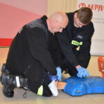 Reanimacja na fantomie trzech strażaków pokaz