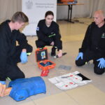 Reanimacja na fantomie dwóch strażaków pokaz