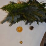 442 Wiszący wianek z gałązek świerka, tui,