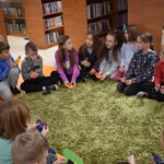 155 Magnesy zrobione przez dzieci różowy słonik i niebieski kotek.