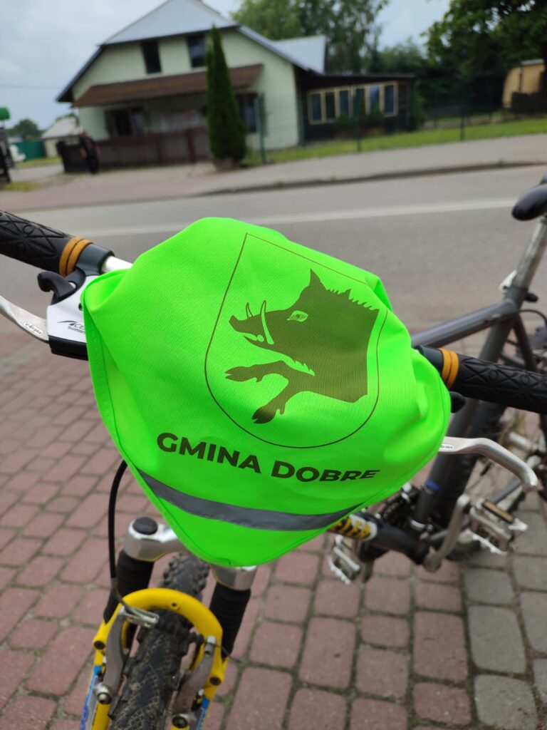 zielona chusta na kierownicy roweru
