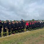 image17 strazacy ustawieni w rzedzie