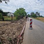 chodnik ulica niebo przystanek