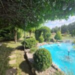 dom chodnik zielen niebo