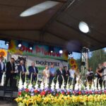 scena ludzie kwiaty nagrody