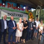 scena ludzie kwiaty nagrody