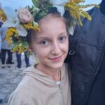 dziewczyna wianek kwiaty