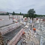 budowe wnetrze metalowe stemple wsporniki strop