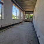 budowe wnetrze metalowe stemple wsporniki strop