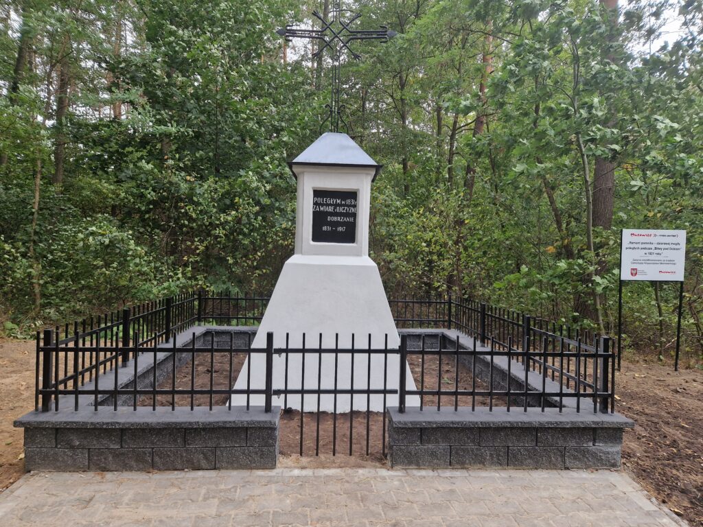 “Remont pomnika – zbiorowej mogiły poległych podczas “Bitwy pod Dobrem” w 1831 roku”