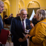 1W0C9496 wywiad mikrofon kobieta mezczyzni