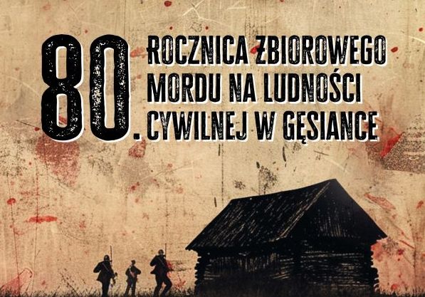 Obrazek upamiętnia 80. rocznicę zbiorowego mordu na ludności cywilnej w Gęsiance, przedstawiając dramatyczny i pełen zadumy chwili historii. Na dole są widoczne trzy osoby stojące w cieniu oraz budynek na tle potwierdzago, pomarańczowo-brązowego nieba, co nadaje całości melancholijny nastrój.