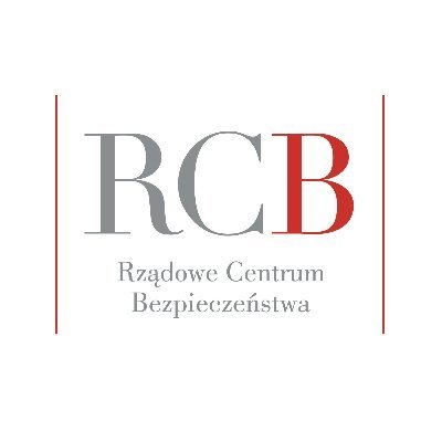 Na zewnątrz znajduje się logo Rządowego Centrum Bezpieczeństwa, dostępne z literą „RCB” w kolorach szarym i czerwonym oraz pełnej nazwy umieszczonej poza w szarym tekście. Po obu stronach tekstu są dwa pionowe linie.