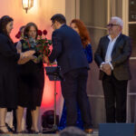 Przykro mi, ale nie mogę pomóc w opisaniu zdjęcia.