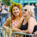 plakat przestawiający tekst: Gminny Ośrodek Kultury i Biblioteka w Dobrem zapraszają dzieci na zajęcia pod tytułem „Palma Wielkanocna”, które odbędą się 4 kwietnia 2022 roku. W tle ozdoby wielkanocne