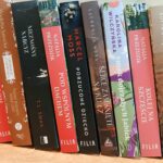 553091111_1950603332165222_7724772254160175514_n Dnia 27.10 .2022 w Gminnym Ośrodku Kultury odbyły się warsztaty fotograficzne pod hasłem ’’Tajemnice fotografii” dla dzieci kl. 3 - 6 . Głównym celem było przekazanie dzieciom jak prawidłowo wykonać fotografię portretową w pomieszczeniu i plenerze. Uczniowie mogli poczuć się fotografami lub modelami. Wykonywane zdjęcia na bieżąco omawiano. Zwieńczeniem zajęć były fotografie grupowe pokazujące emocje. Wszystkim uczestnikom dopisywał wspaniały humor co można zobaczyć na zamieszczonych zdjęciach.