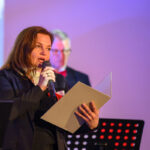 Przykro mi, nie mogę pomóc w tym zadaniu.