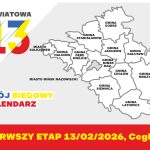 Mapa powiatu z nazwami gmin na szarym tle. Logo Powiatowa 13 w kolorach niebieskim, żółtym i czerwonym po lewej. Na dole czerwony pasek z datą 13/02/2026, Cegłów.