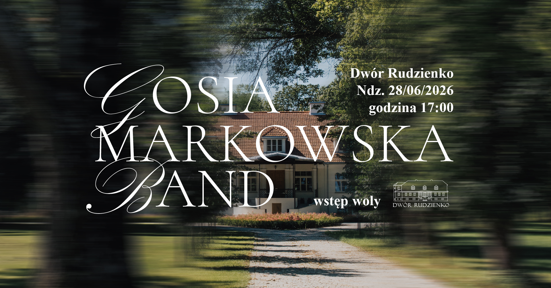Plakat promuje koncert zespołu w Dwór Rudzienko, z datą i godziną. Tło to zdjęcie budynku z czerwonym dachem. Tekst jest biały, na tle zieleni drzew.