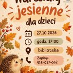 Plakat promuje warsztaty jesienne dla dzieci z uroczym jeżem wśród kolorowych liści. Widoczne są daty, godzina i miejsce - biblioteka. Tło jest beżowe z jesiennymi kolorami jak pomarańczowy i brązowy.